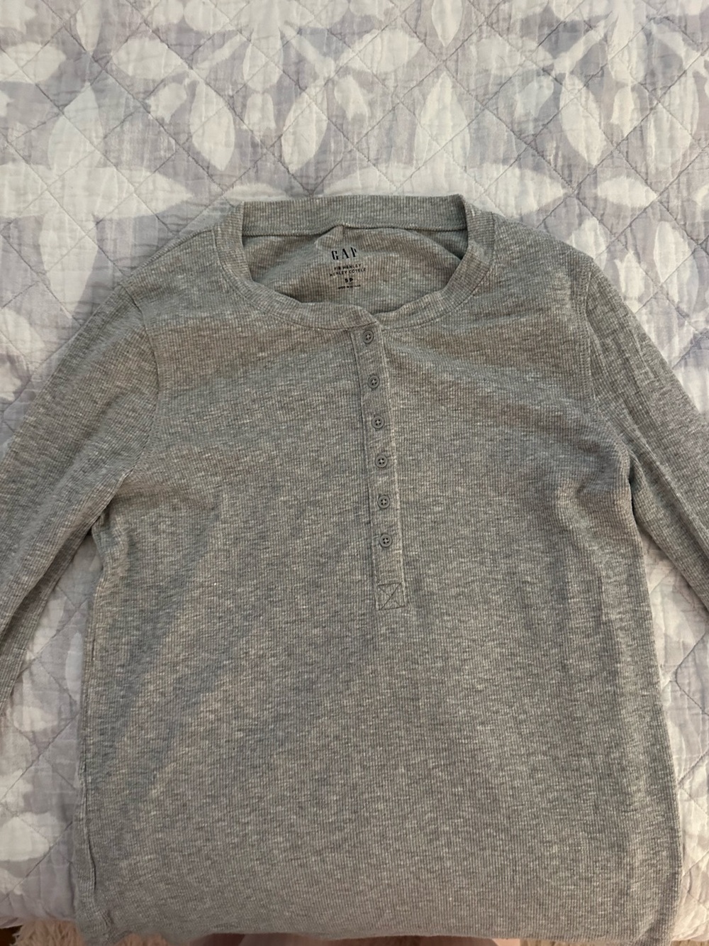 GAP Ribbed Henley Top in Heather Gray